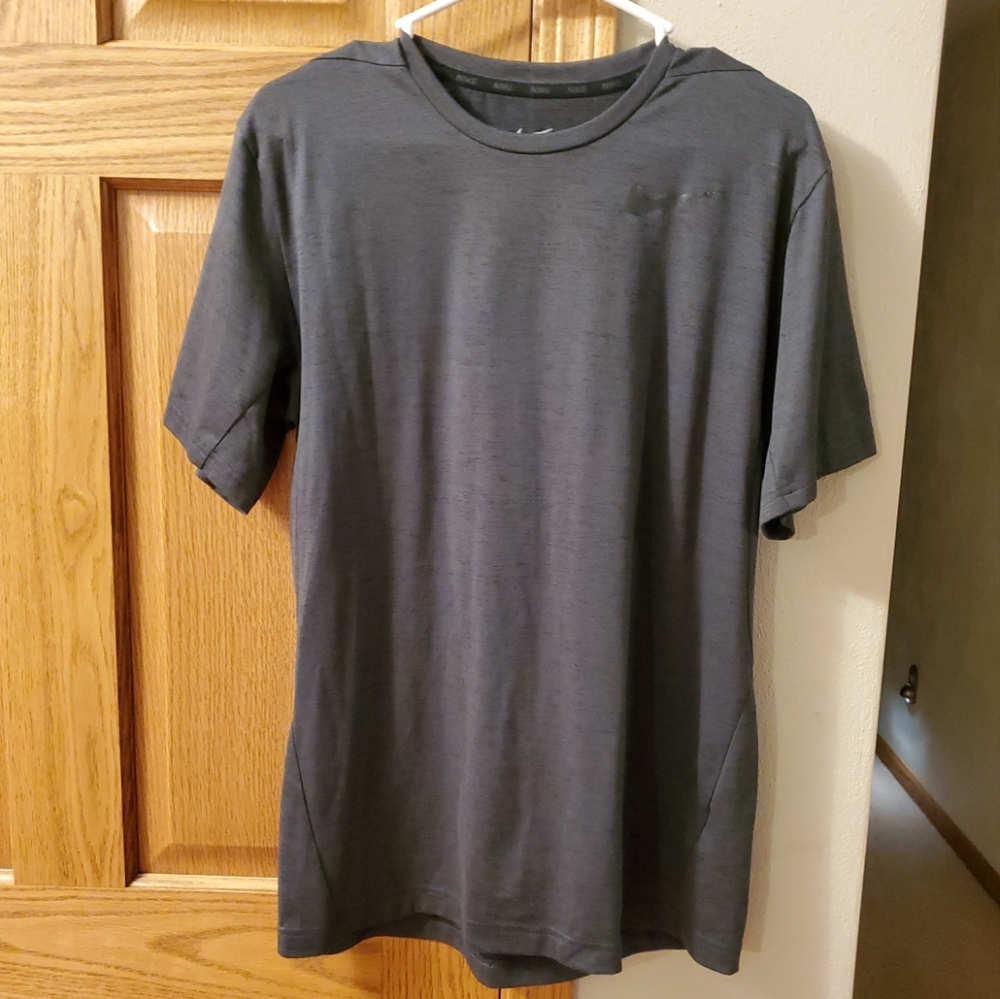 Nike Men's Gray With Black Swoosh Dri-Fit Medium Shirt